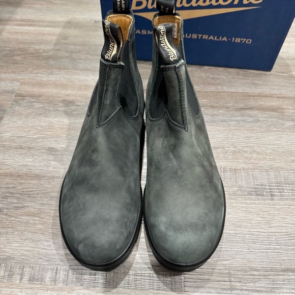 Blundstone BL 587 Chelsea Suede Rustic Black Leather Boots - Picture 3 of 12